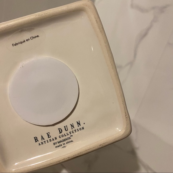 BNWT Rae Dunn “Dream Big” Coin Bank - Picture 2 of 3